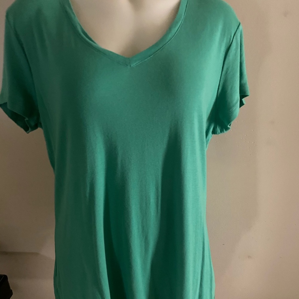 Women’s Sonoma v neck tee